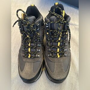 Nw/box - grey Pacifico men’s size 8.5 Skechers Black/Yellow Men's Hiking Boots